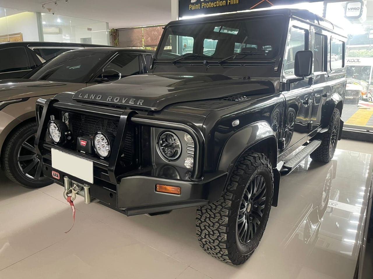 Second Hand 2013 Land Rover Defender 110 110 SW Second Hand 2013 Land Rover Defender 110 110 SW