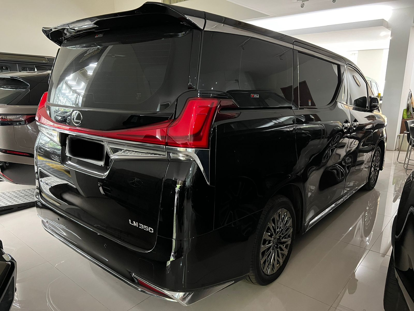 2023 Lexus LM  350 2023 Lexus LM  350