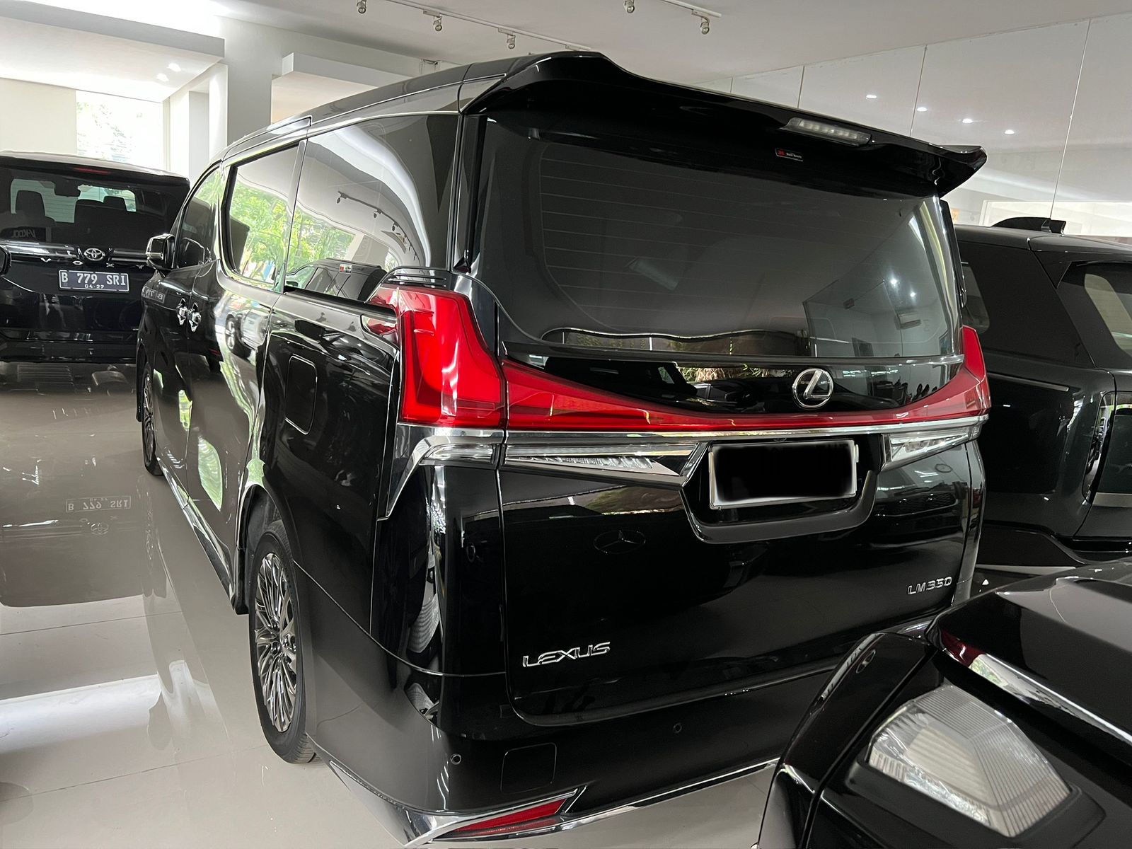 2023 Lexus LM  350 2023 Lexus LM  350