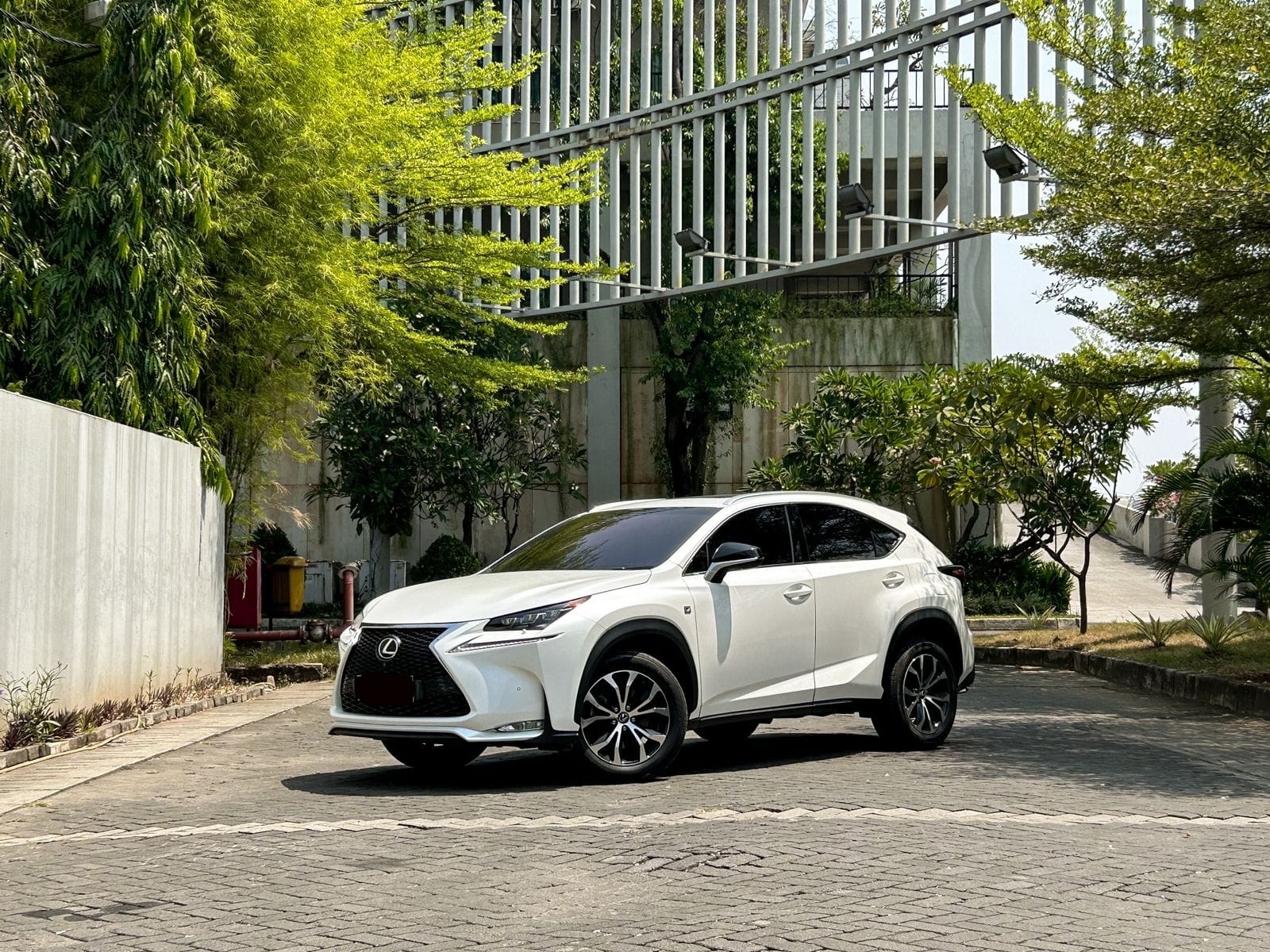 2016 Lexus NX 200 F-SPORT AT Bekas 2016 Lexus NX 200 F-SPORT AT Bekas