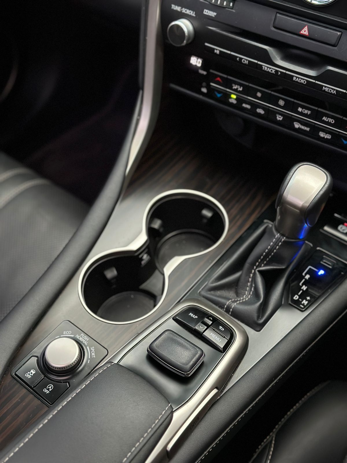 2016 Lexus RX 200T Luxury 4x2 AT 2016 Lexus RX 200T Luxury 4x2 AT