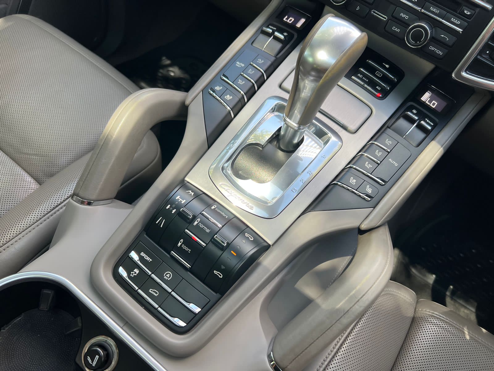 2010 Porsche Cayenne 4.8 AT 2010 Porsche Cayenne 4.8 AT