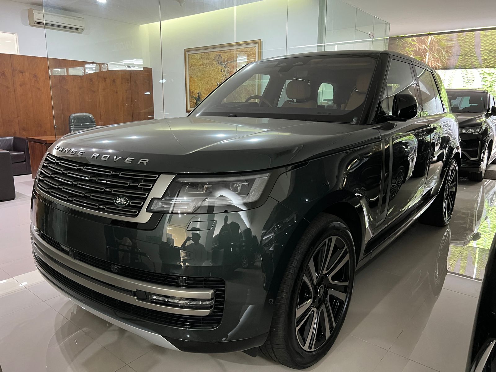 2023 Land Rover Range Rover Vogue VOGUE 3.0 LWB Bekas 2023 Land Rover Range Rover Vogue VOGUE 3.0 LWB Bekas