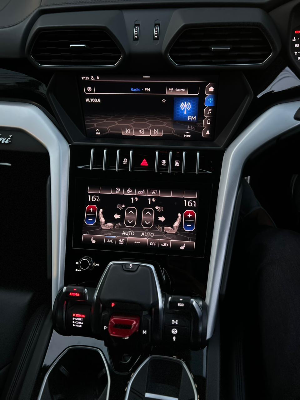 2019 Lamborghini Urus SE 2019 Lamborghini Urus SE