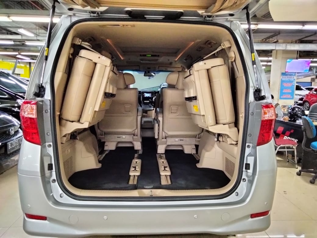 2013 Toyota Alphard 2013 Toyota Alphard