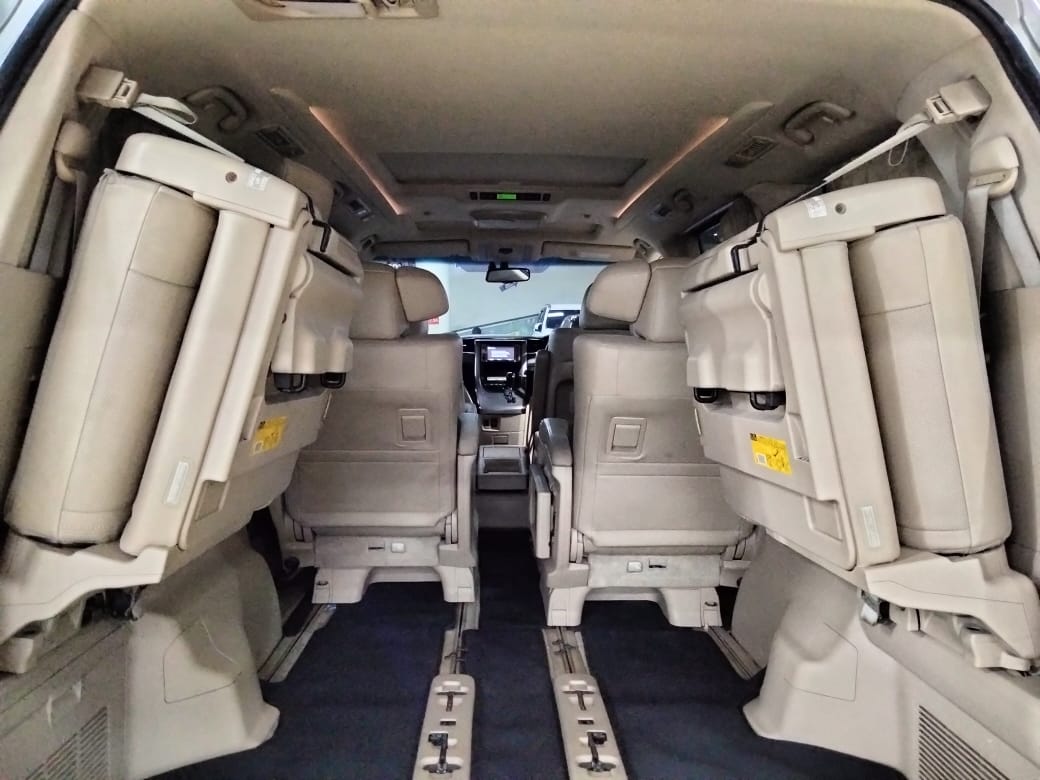 2013 Toyota Alphard 2013 Toyota Alphard