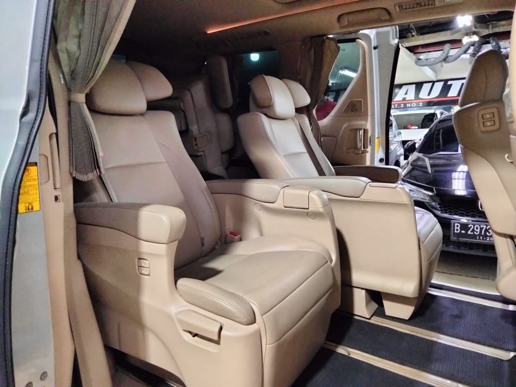 2013 Toyota Alphard 2013 Toyota Alphard