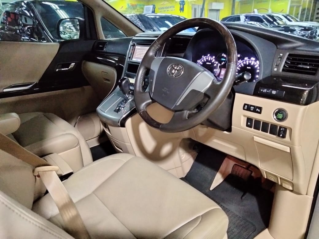 2013 Toyota Alphard 2013 Toyota Alphard