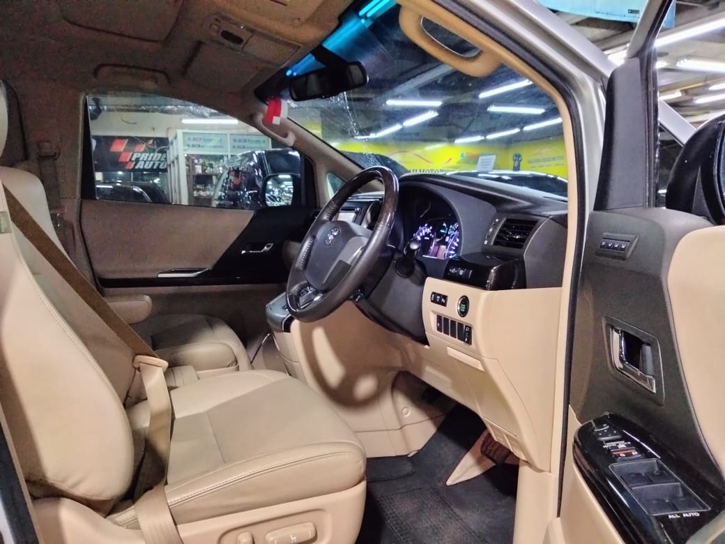 2013 Toyota Alphard 2013 Toyota Alphard