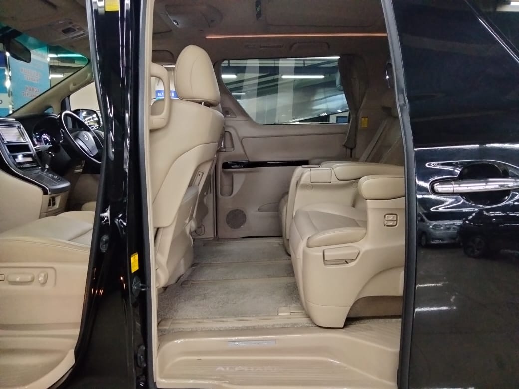 2012 Toyota Alphard 2012 Toyota Alphard