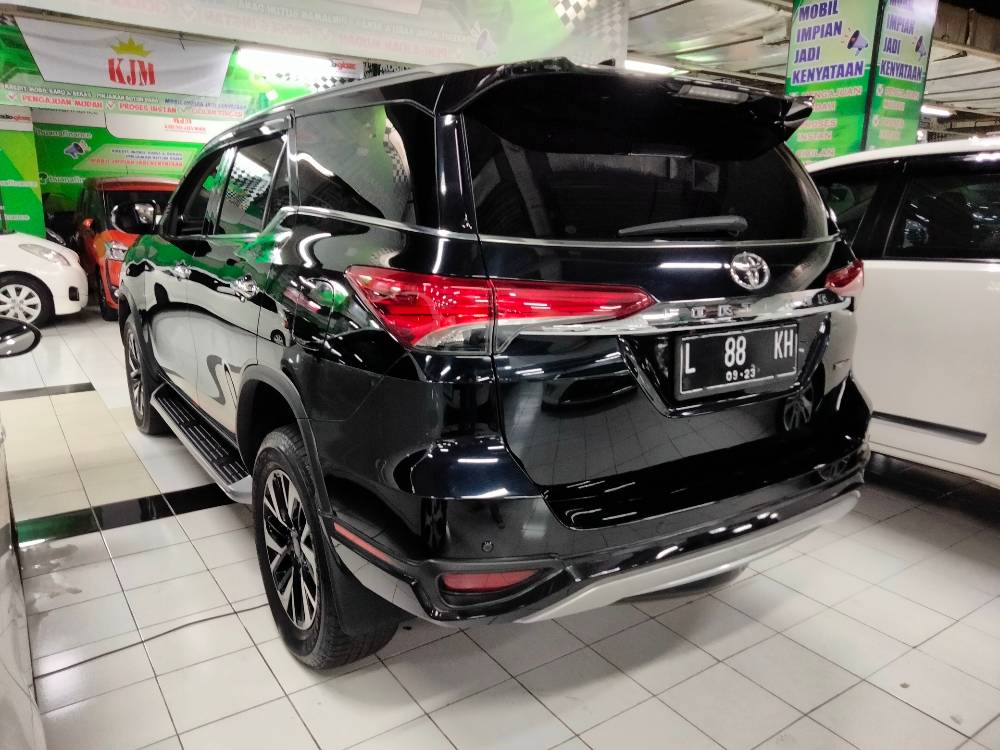 Dijual 2018 Toyota Fortuner VRZ 4X2 TRD 2.4L AT VRZ 4X2 TRD 2.4L AT Bekas