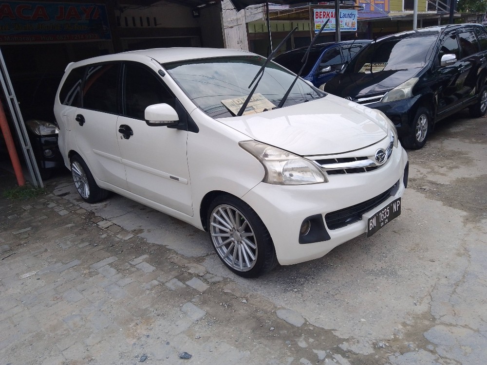 2015 Daihatsu Xenia