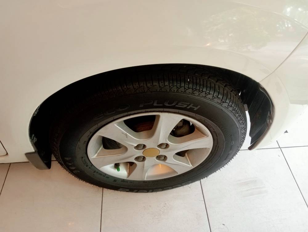 Old 2013 Daihatsu Sirion D 1.3L MT D 1.3L MT