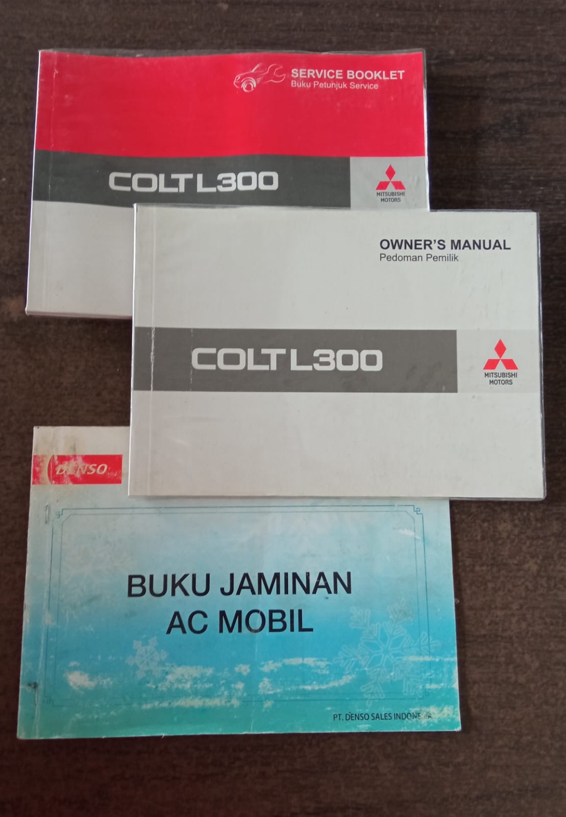 2015 Mitsubishi L300 2015 Mitsubishi L300