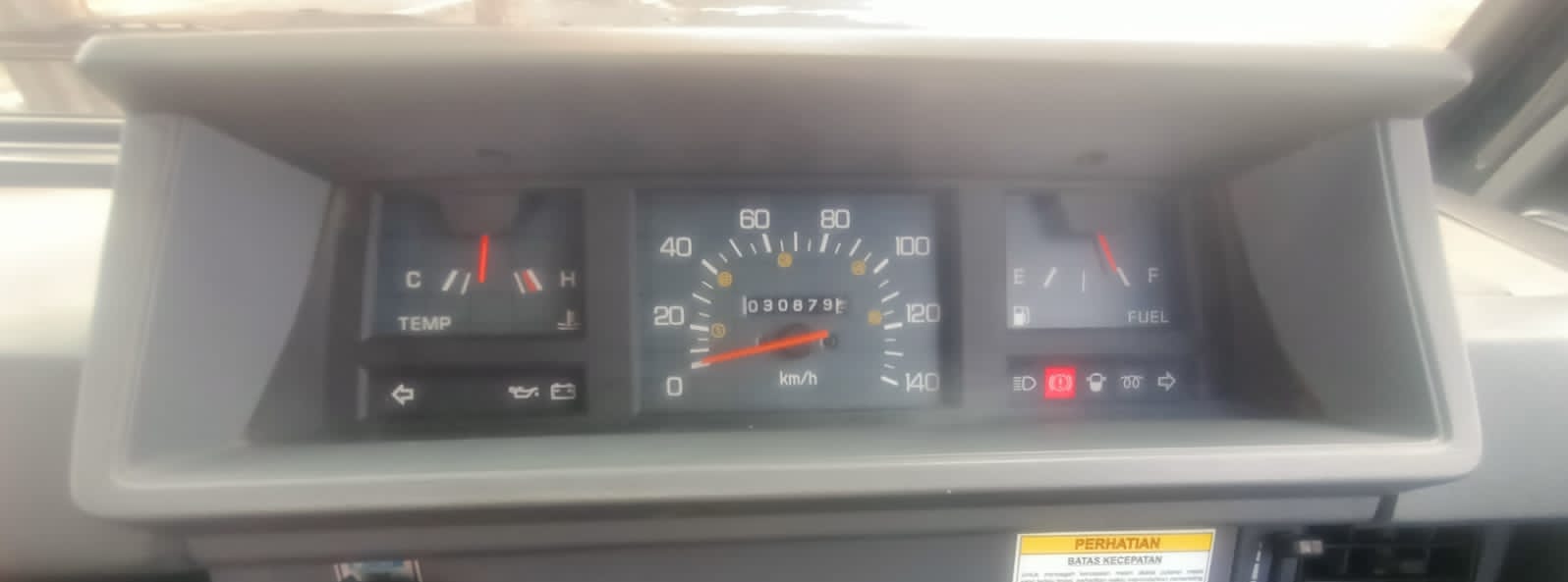 2015 Mitsubishi L300 2015 Mitsubishi L300