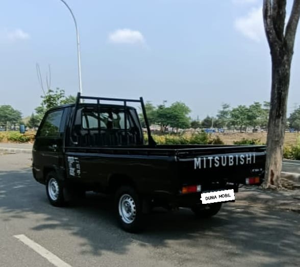 2015 Mitsubishi L300 2015 Mitsubishi L300