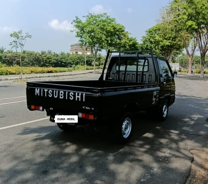 2015 Mitsubishi L300 2015 Mitsubishi L300