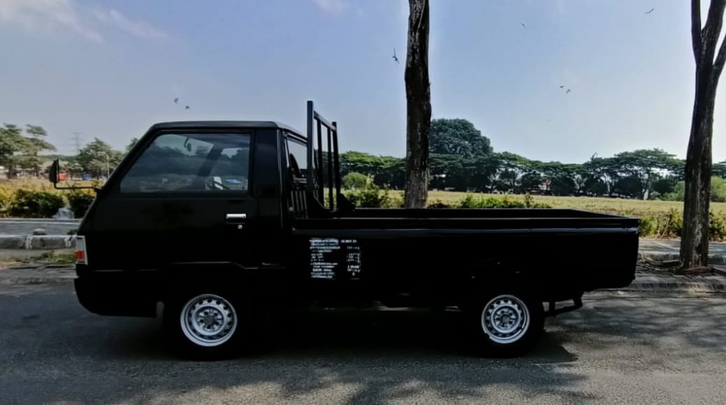 2015 Mitsubishi L300 2015 Mitsubishi L300