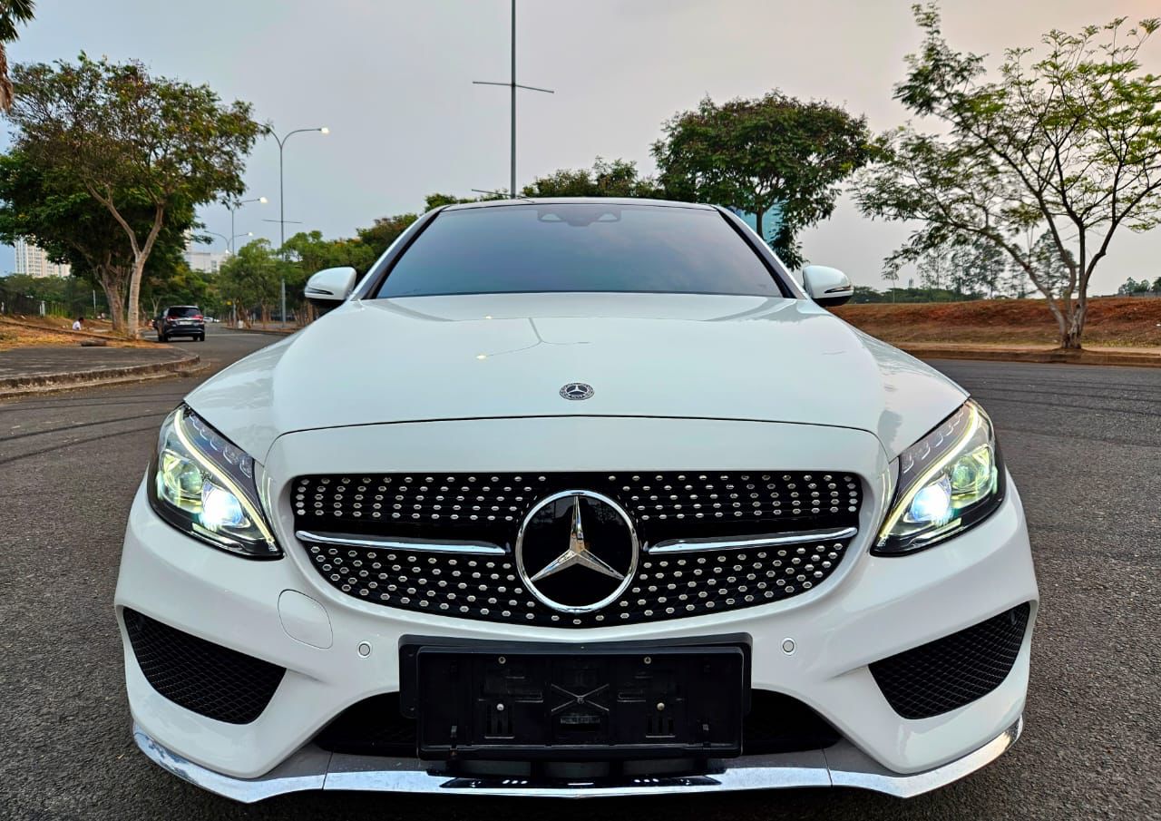 Second Hand 2017 Mercedes Benz C-Class Sedan C 300 AMG Line Second Hand 2017 Mercedes Benz C-Class Sedan C 300 AMG Line