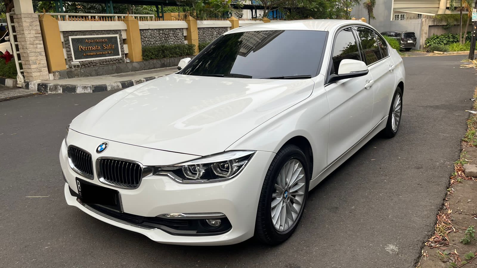 2018 BMW 3 Series Sedan  320i F30 LUXURY