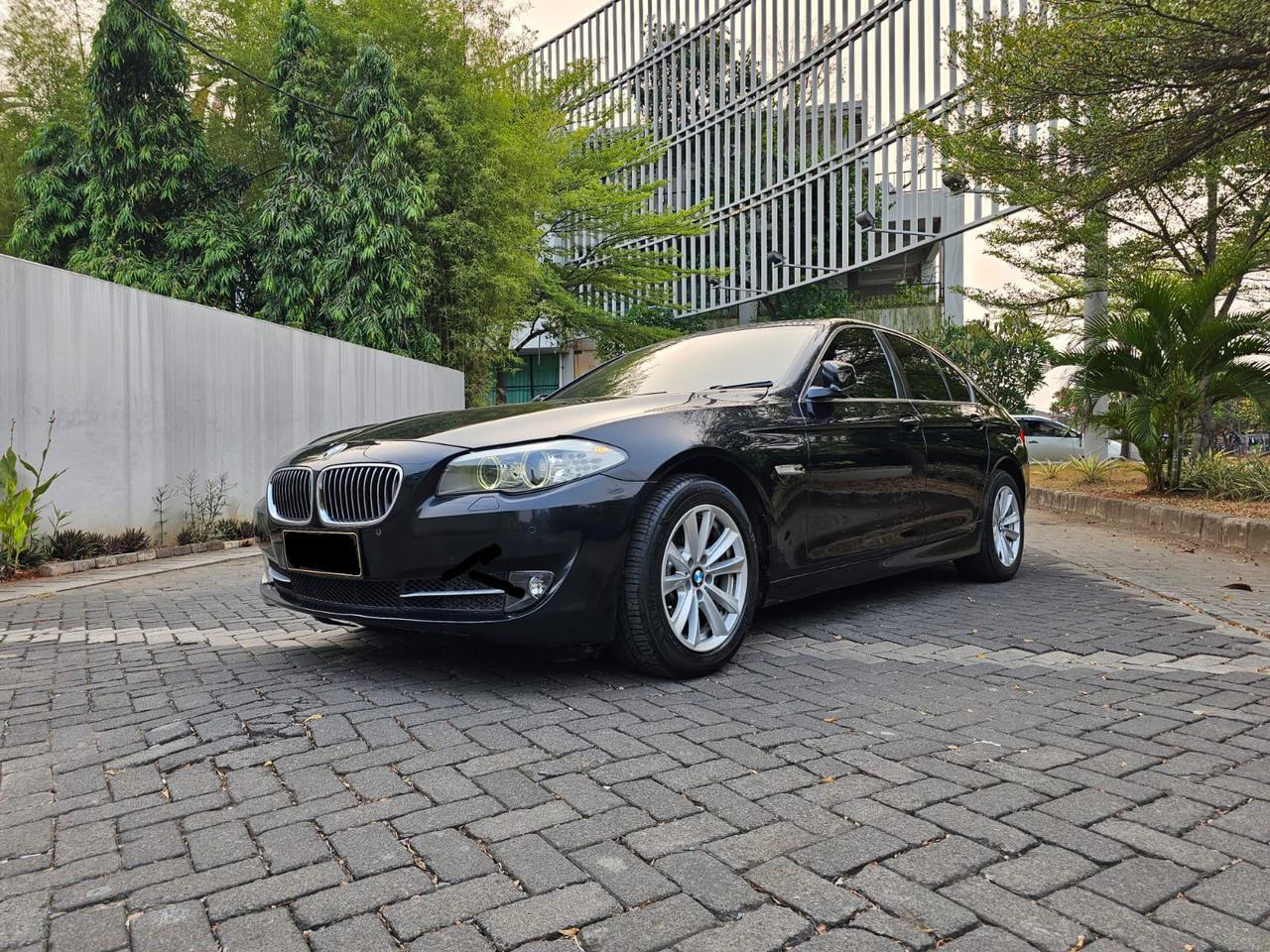 2013 BMW 5 Series Sedan  520i AT 2013 BMW 5 Series Sedan  520i AT