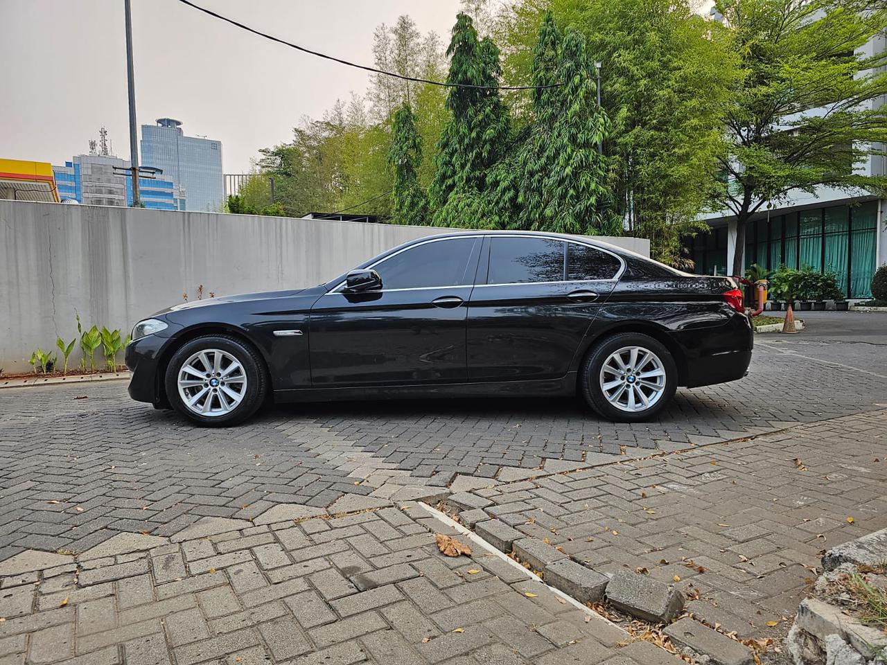 2013 BMW 5 Series Sedan  520i AT 2013 BMW 5 Series Sedan  520i AT