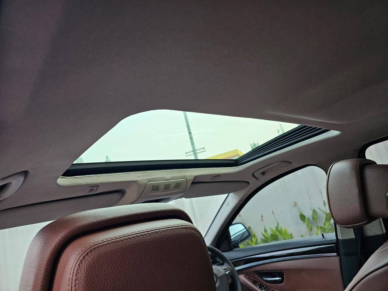 2013 BMW 5 Series Sedan  520i AT 2013 BMW 5 Series Sedan  520i AT