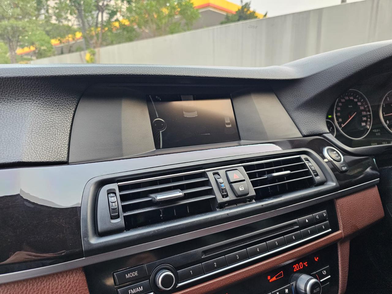 2013 BMW 5 Series Sedan  520i AT 2013 BMW 5 Series Sedan  520i AT