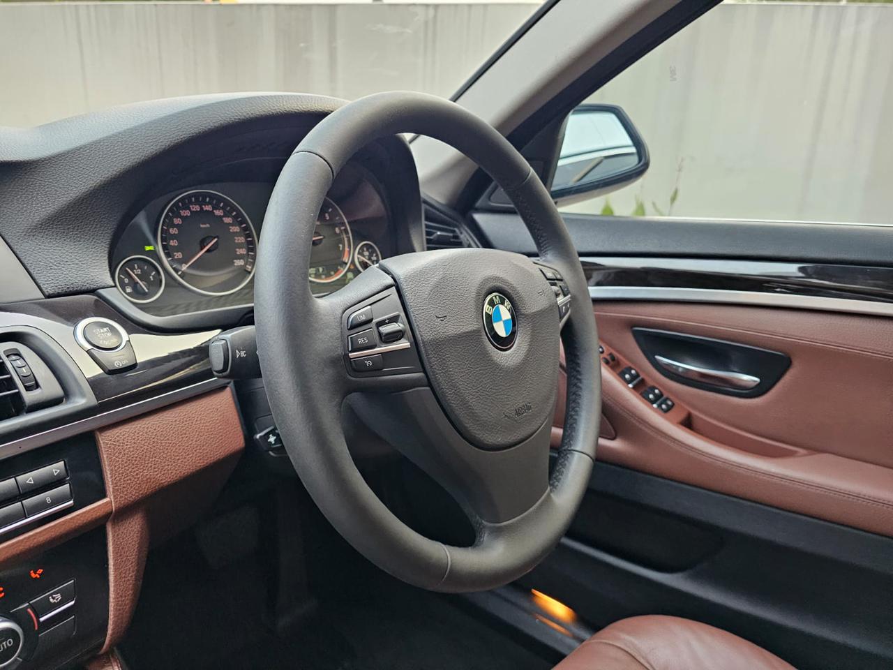 2013 BMW 5 Series Sedan  520i AT 2013 BMW 5 Series Sedan  520i AT