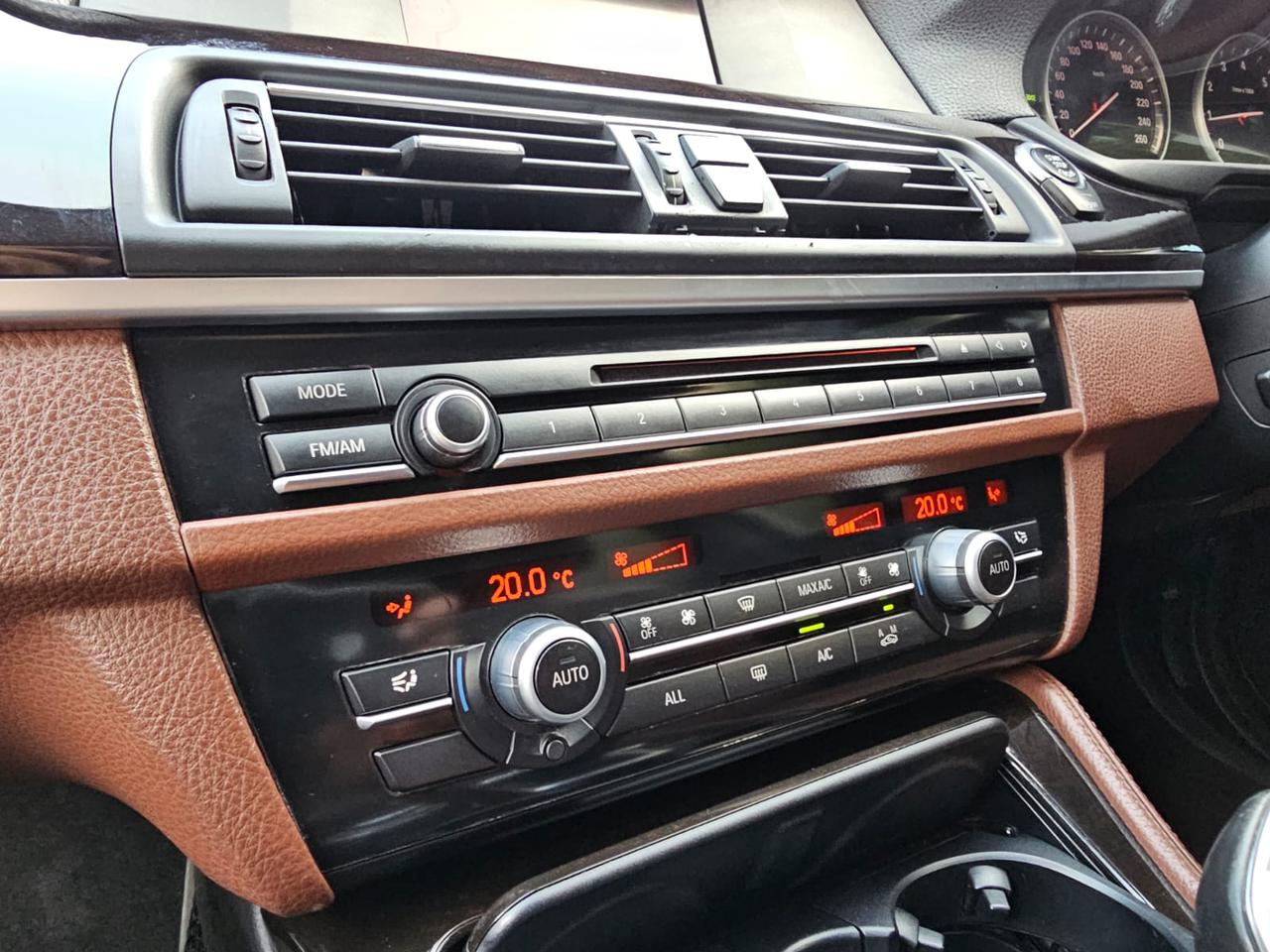 2013 BMW 5 Series Sedan  520i AT 2013 BMW 5 Series Sedan  520i AT