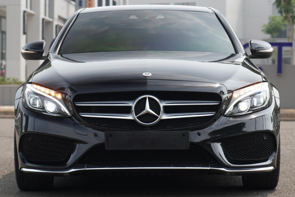 Second Hand 2018 Mercedes Benz C-Class Sedan C 300 AMG Line Second Hand 2018 Mercedes Benz C-Class Sedan C 300 AMG Line