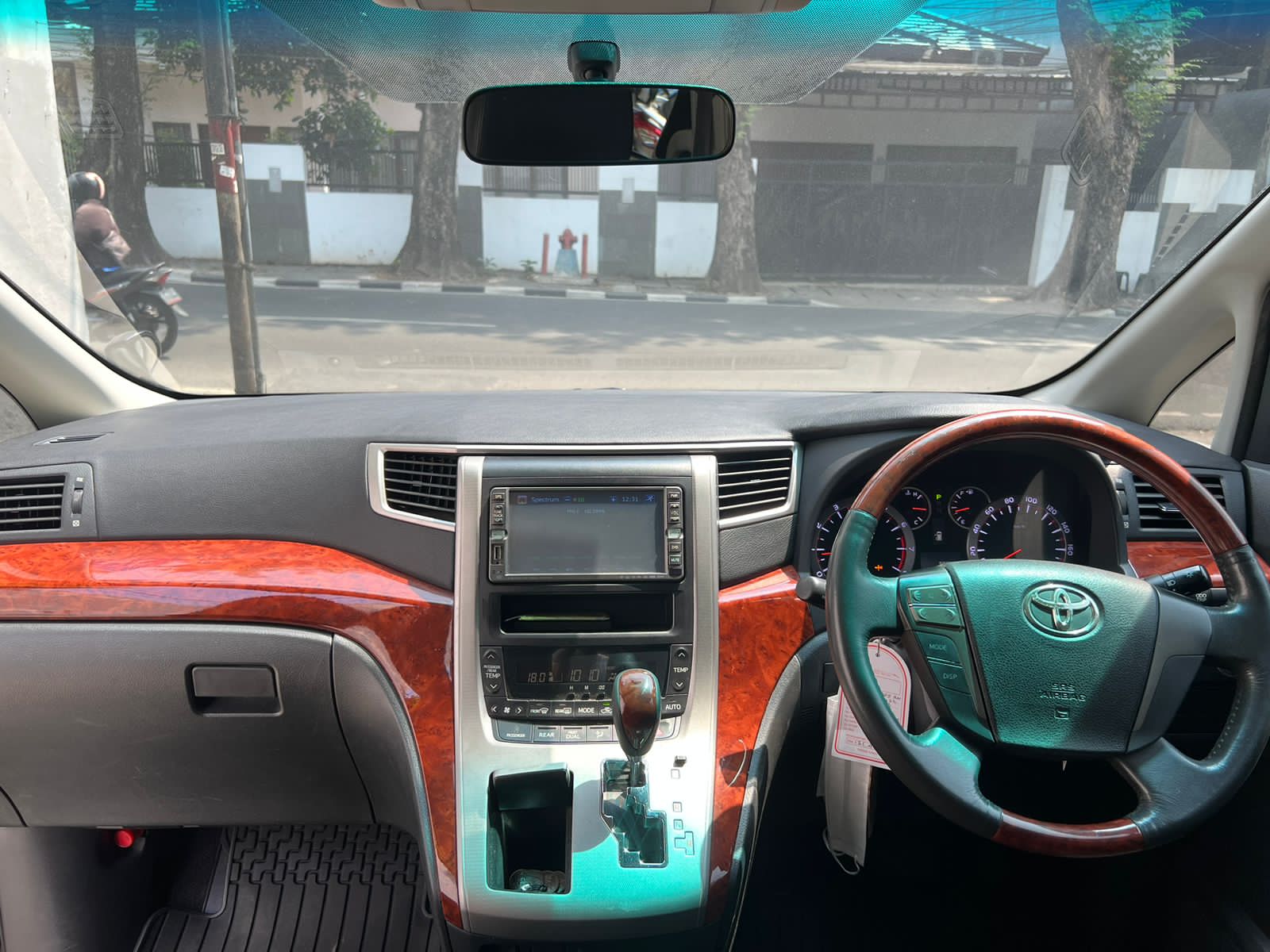 2011 Toyota Alphard  SC 2.4 AT 2011 Toyota Alphard  SC 2.4 AT