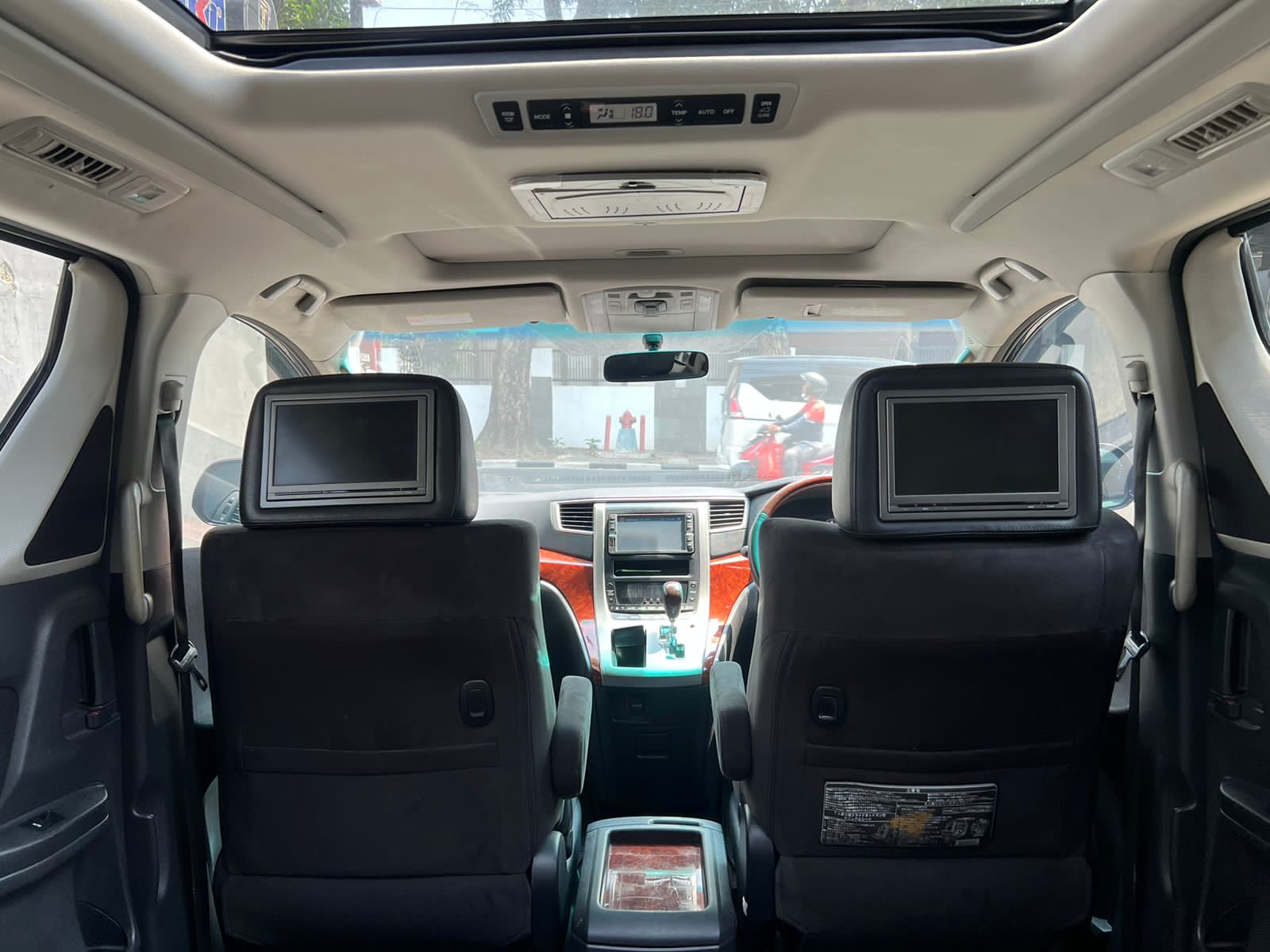 2011 Toyota Alphard  SC 2.4 AT 2011 Toyota Alphard  SC 2.4 AT