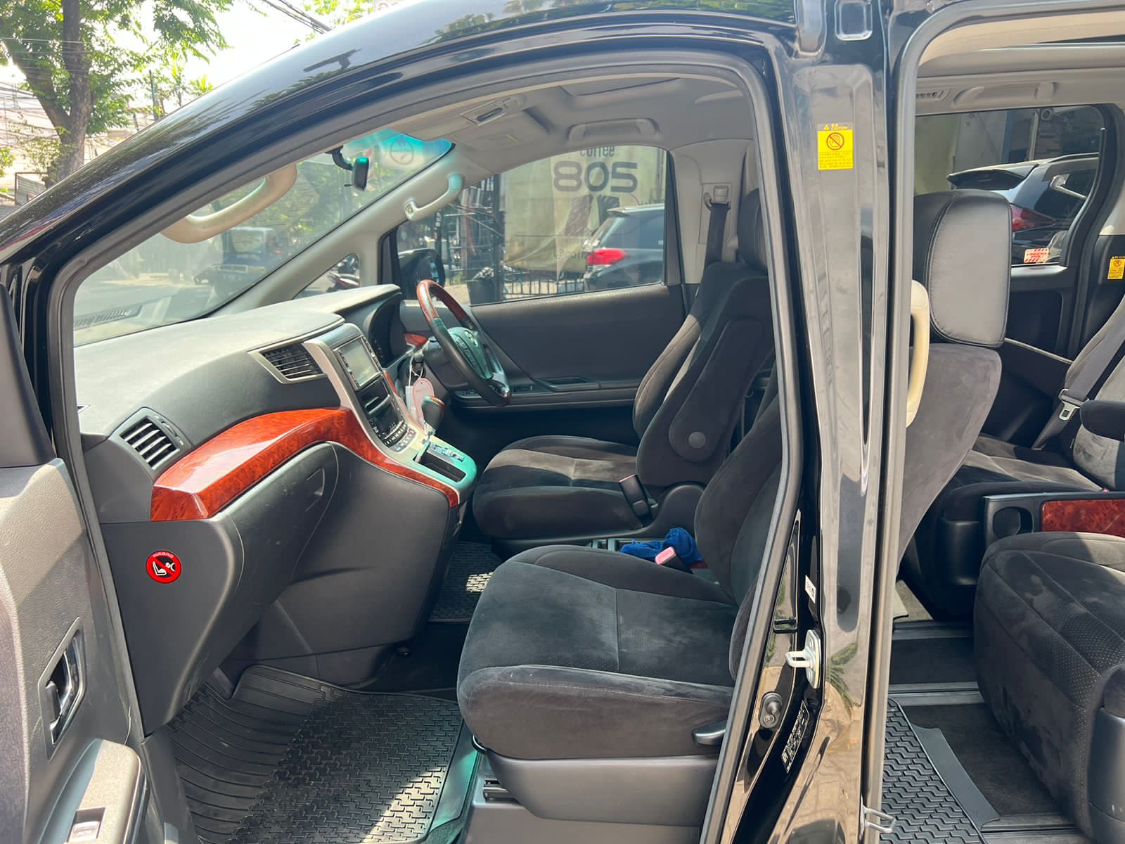 2011 Toyota Alphard  SC 2.4 AT 2011 Toyota Alphard  SC 2.4 AT