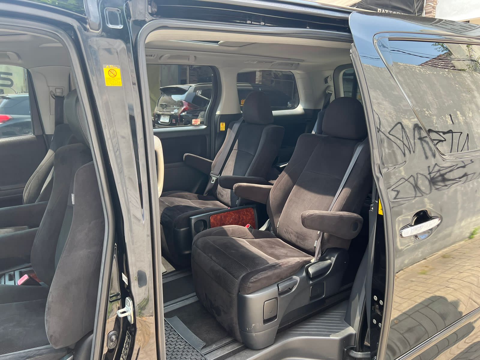 2011 Toyota Alphard  SC 2.4 AT 2011 Toyota Alphard  SC 2.4 AT