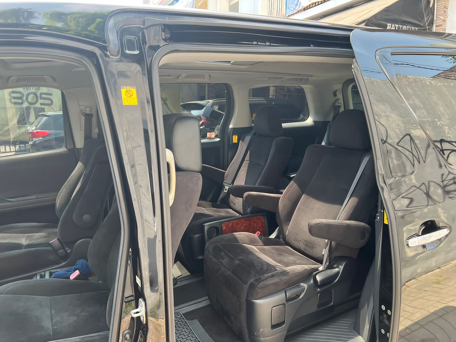 2011 Toyota Alphard  SC 2.4 AT 2011 Toyota Alphard  SC 2.4 AT