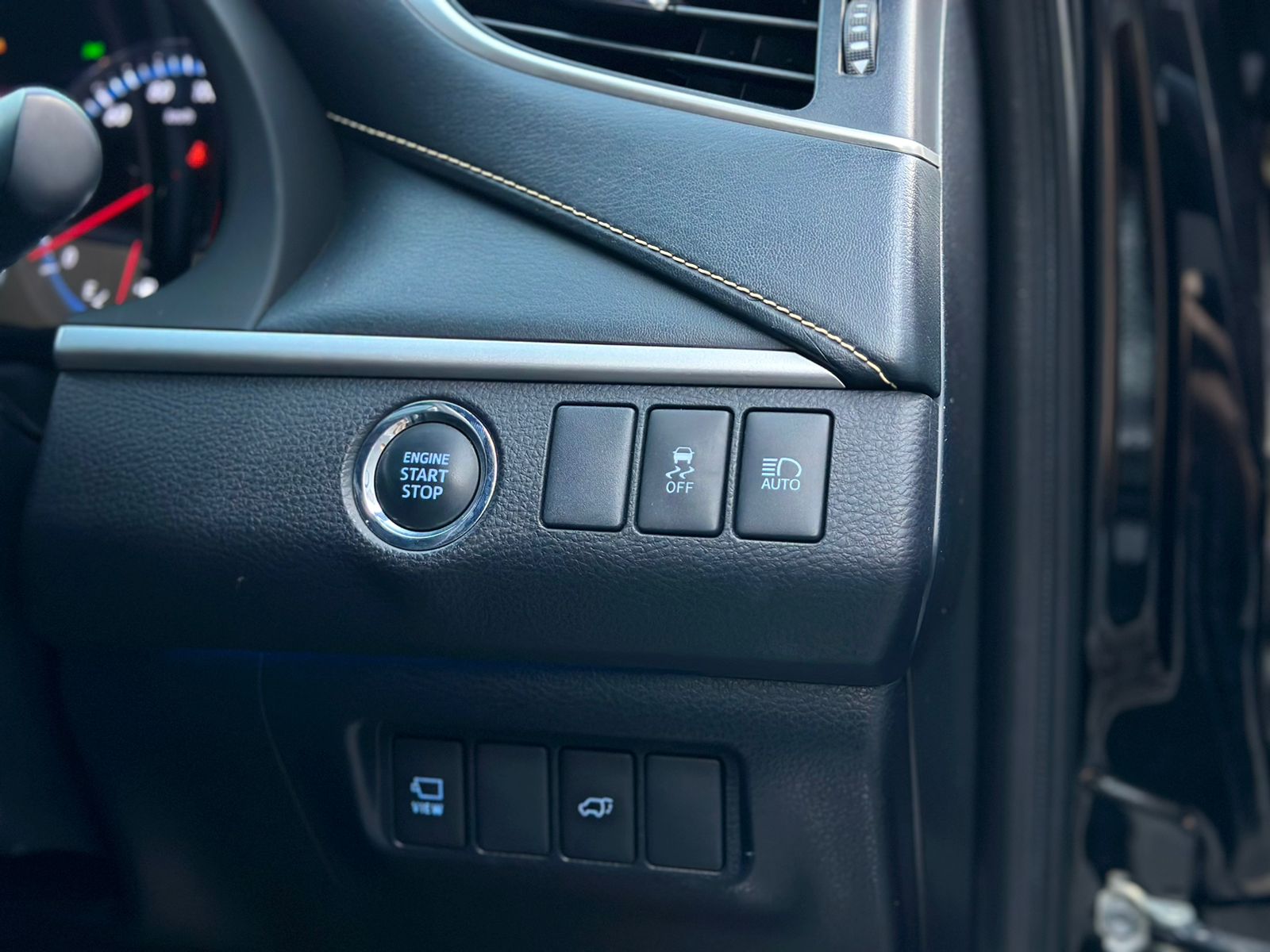 2015 Toyota Harrier 2.0 GS PREMIUM SOUND 2015 Toyota Harrier 2.0 GS PREMIUM SOUND