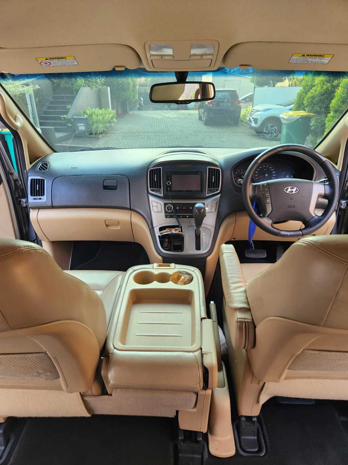 2016 Hyundai H-1  GLS 2.4 A/T 9 SEATER 2016 Hyundai H-1  GLS 2.4 A/T 9 SEATER