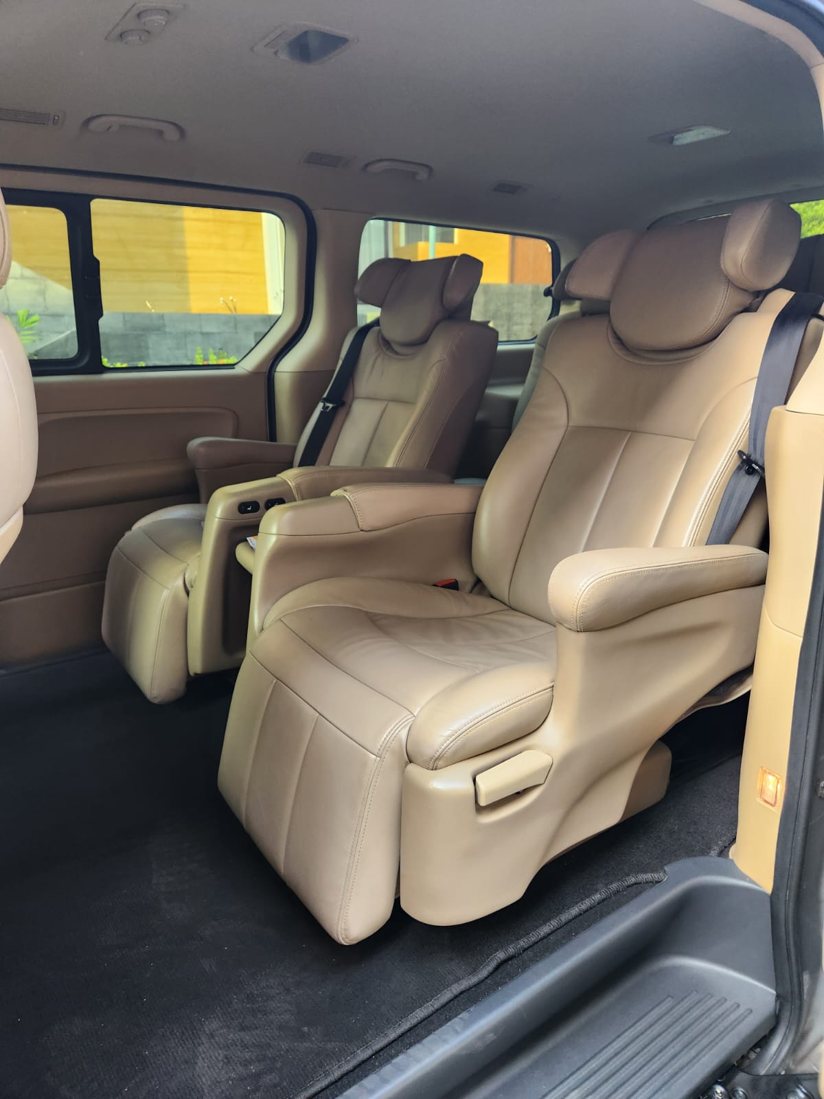 2016 Hyundai H-1  GLS 2.4 A/T 9 SEATER 2016 Hyundai H-1  GLS 2.4 A/T 9 SEATER