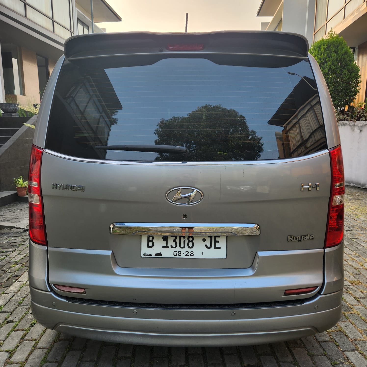 2016 Hyundai H-1  GLS 2.4 A/T 9 SEATER 2016 Hyundai H-1  GLS 2.4 A/T 9 SEATER