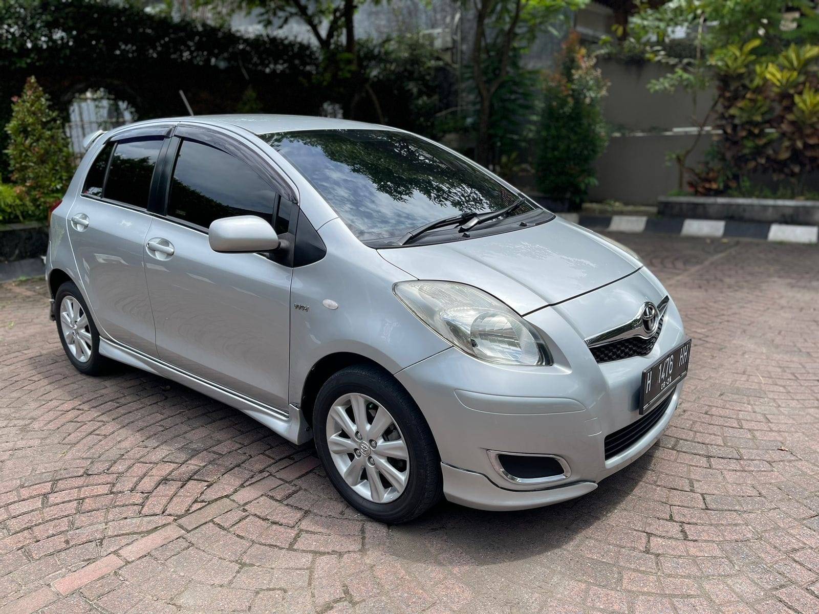 Old 2012 Toyota Yaris  E AT E AT