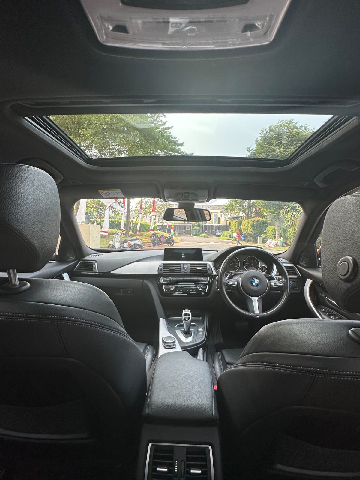 2017 BMW 3 Series Sedan  330i M Sport 2017 BMW 3 Series Sedan  330i M Sport