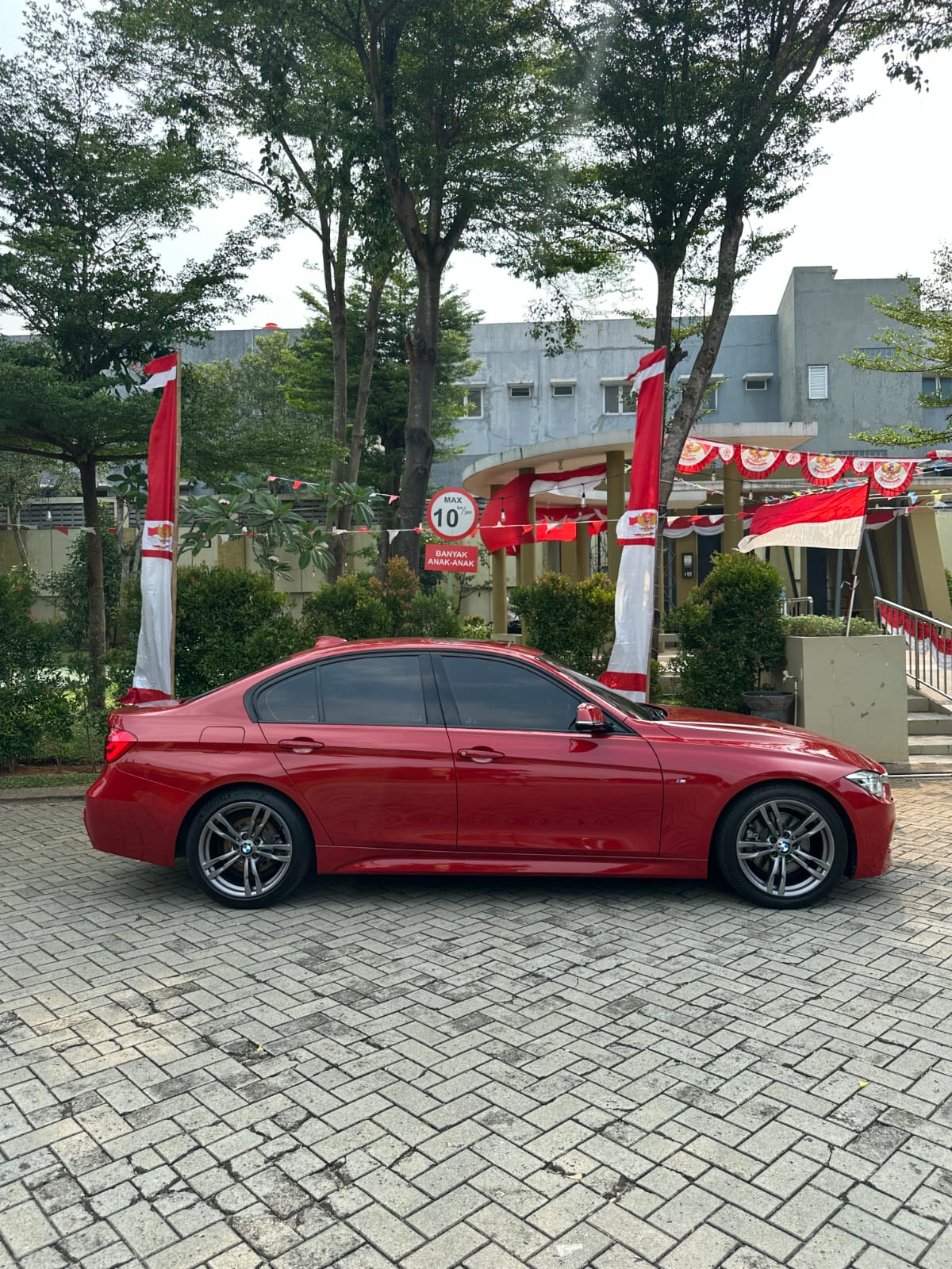 2017 BMW 3 Series Sedan  330i M Sport 2017 BMW 3 Series Sedan  330i M Sport