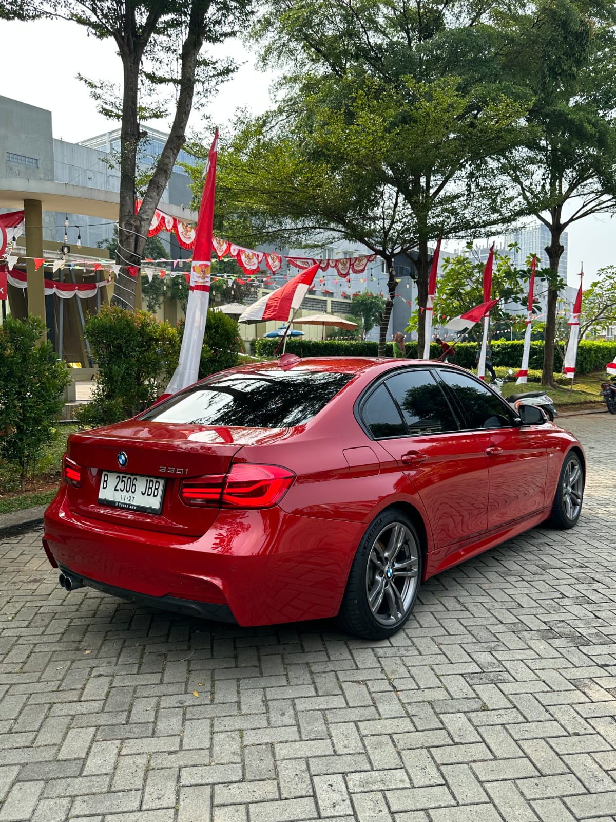 2017 BMW 3 Series Sedan  330i M Sport 2017 BMW 3 Series Sedan  330i M Sport