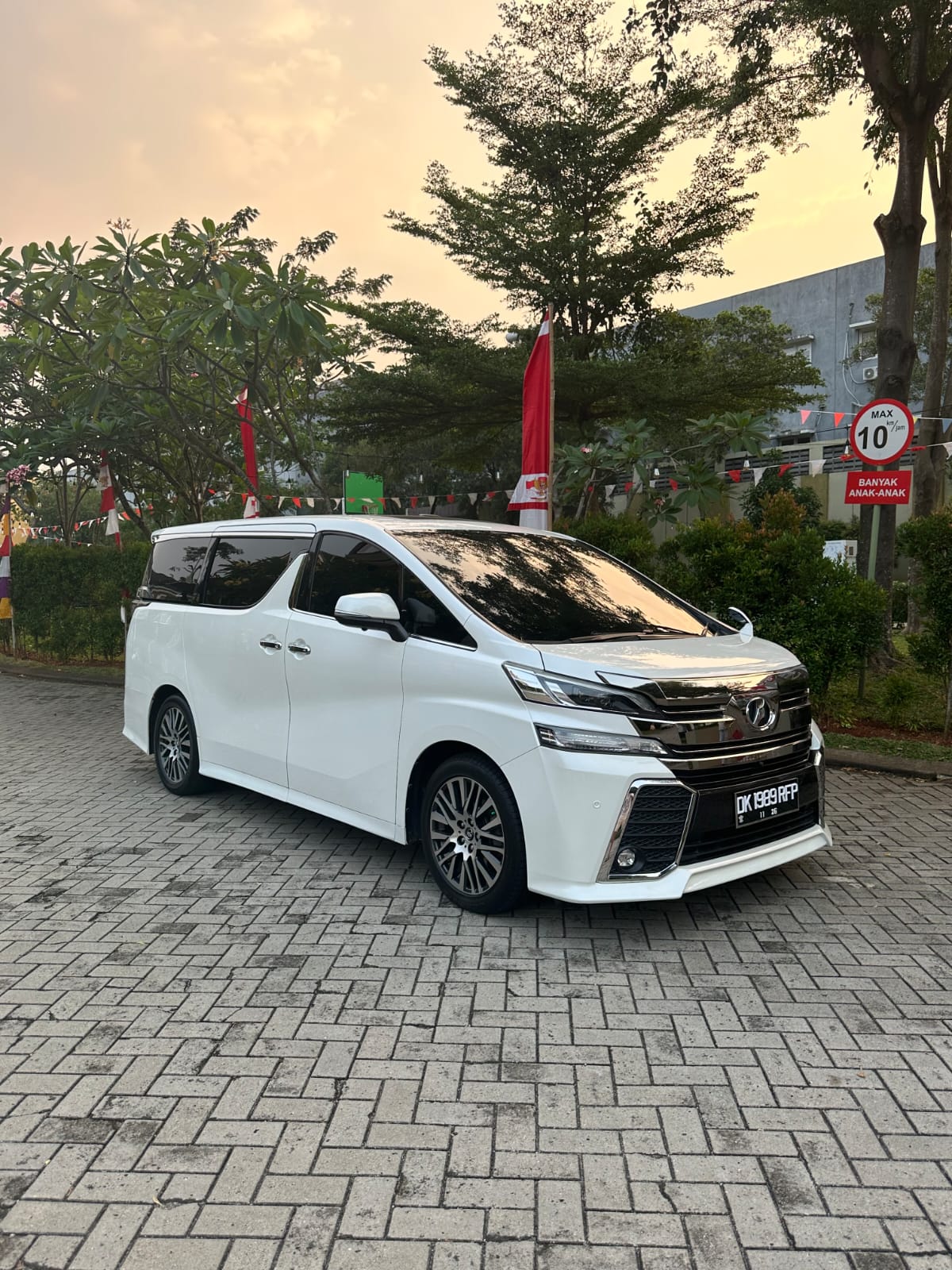 2015 Toyota Vellfire  2.4 ZG AT AUDIOLESS 2015 Toyota Vellfire  2.4 ZG AT AUDIOLESS