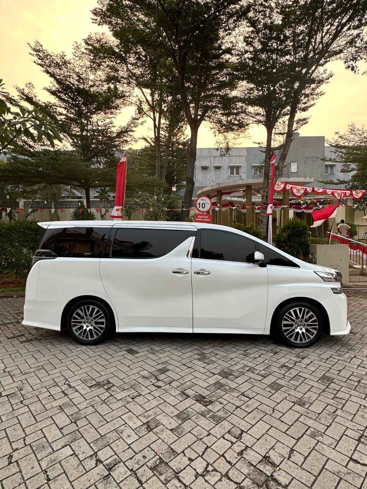 2015 Toyota Vellfire  2.4 ZG AT AUDIOLESS 2015 Toyota Vellfire  2.4 ZG AT AUDIOLESS