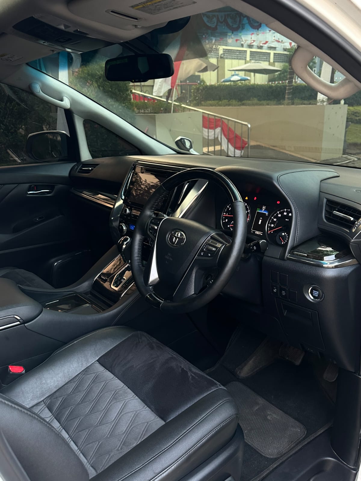 2015 Toyota Vellfire  2.4 ZG AT AUDIOLESS 2015 Toyota Vellfire  2.4 ZG AT AUDIOLESS