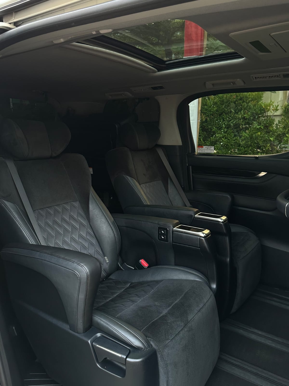 2015 Toyota Vellfire  2.4 ZG AT AUDIOLESS 2015 Toyota Vellfire  2.4 ZG AT AUDIOLESS