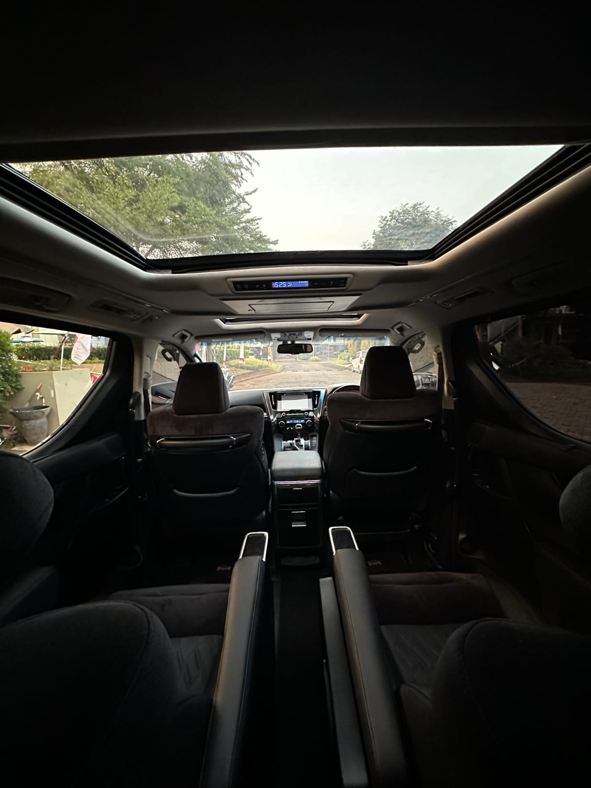 2015 Toyota Vellfire  2.4 ZG AT AUDIOLESS 2015 Toyota Vellfire  2.4 ZG AT AUDIOLESS