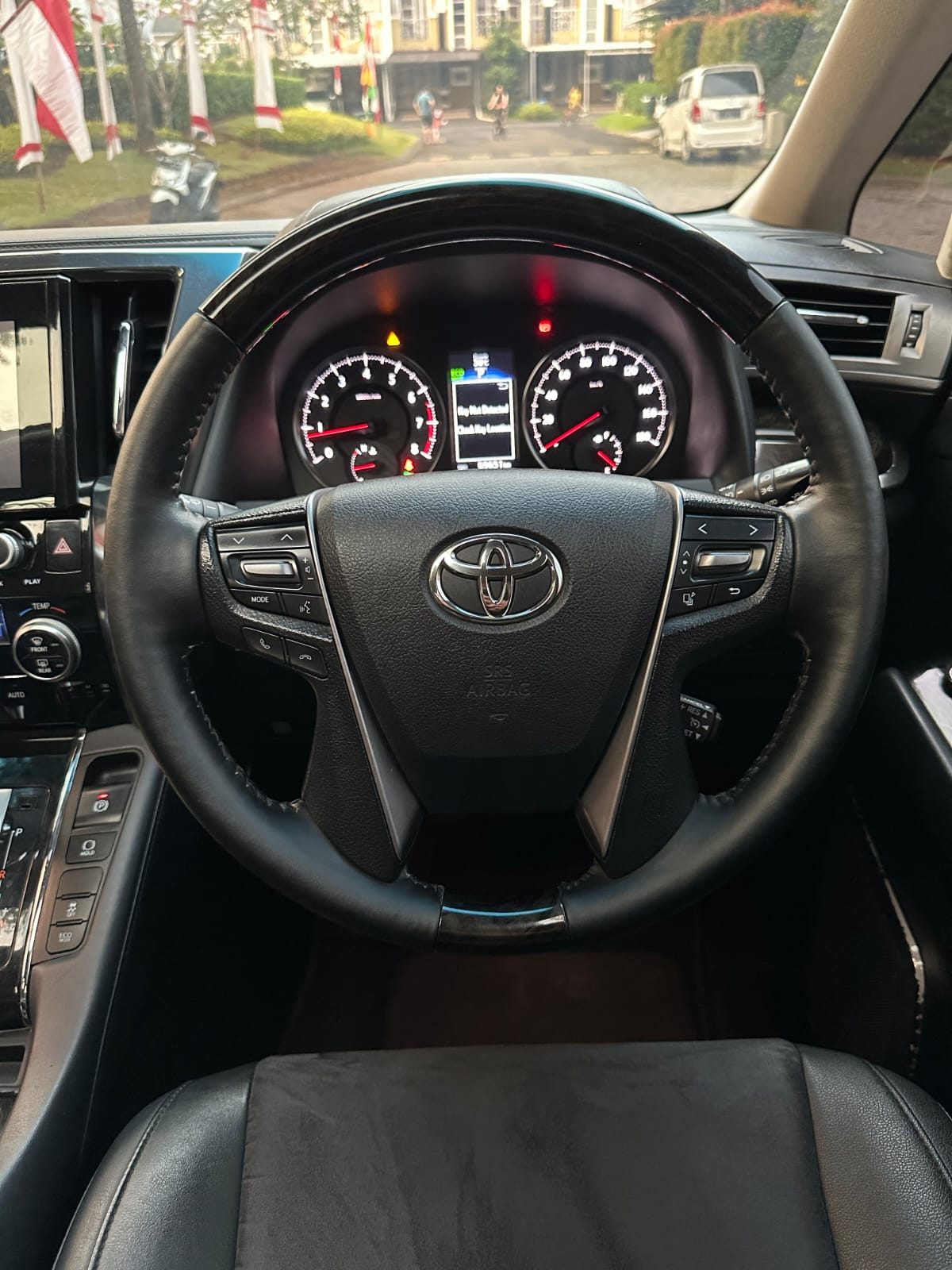 2015 Toyota Vellfire  2.4 ZG AT AUDIOLESS 2015 Toyota Vellfire  2.4 ZG AT AUDIOLESS